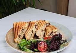 Kavurma Kaşarlı Tost